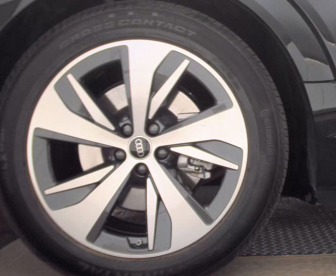 Used 2024 Audi Q8 e-tron Premium AWD/4WD image 14