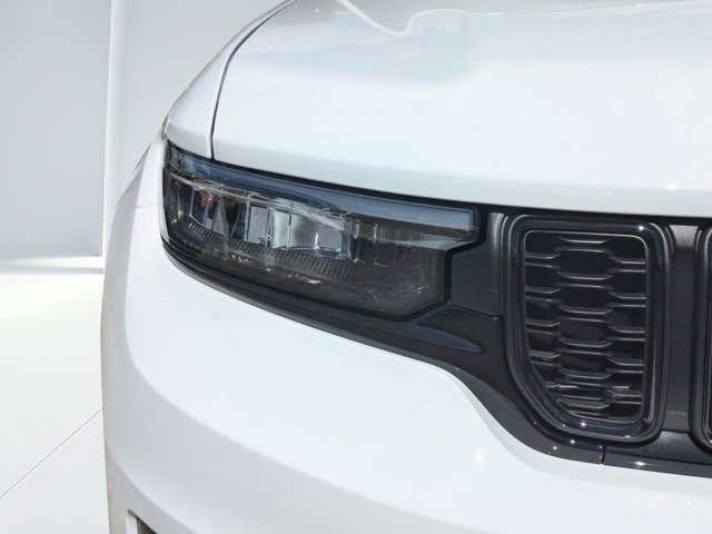 New 2025 Jeep Grand Cherokee L Altitude image 8