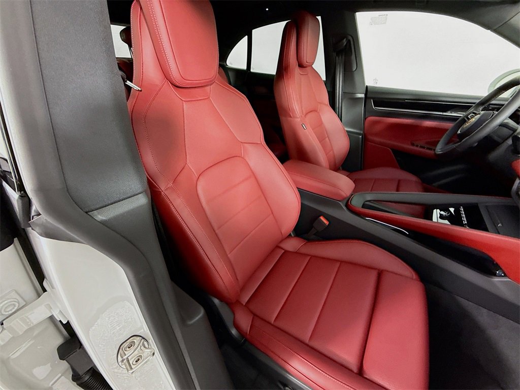 Used 2025 Porsche Macan Electric image 30