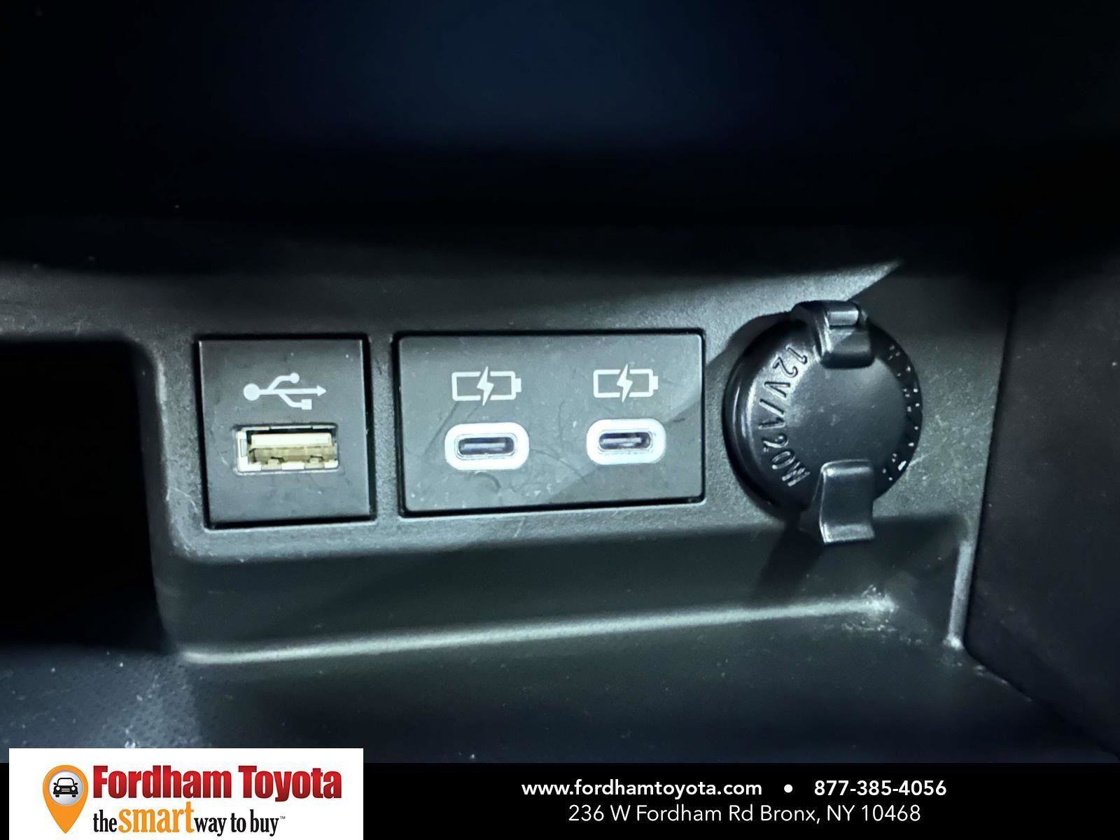 Used 2024 Toyota Highlander Limited image 27