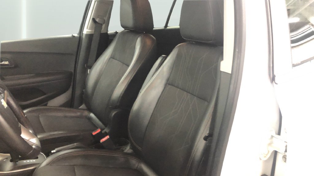 Used 2020 Chevrolet Trax LT w/ LT Convenience Package AWD/4WD image 13