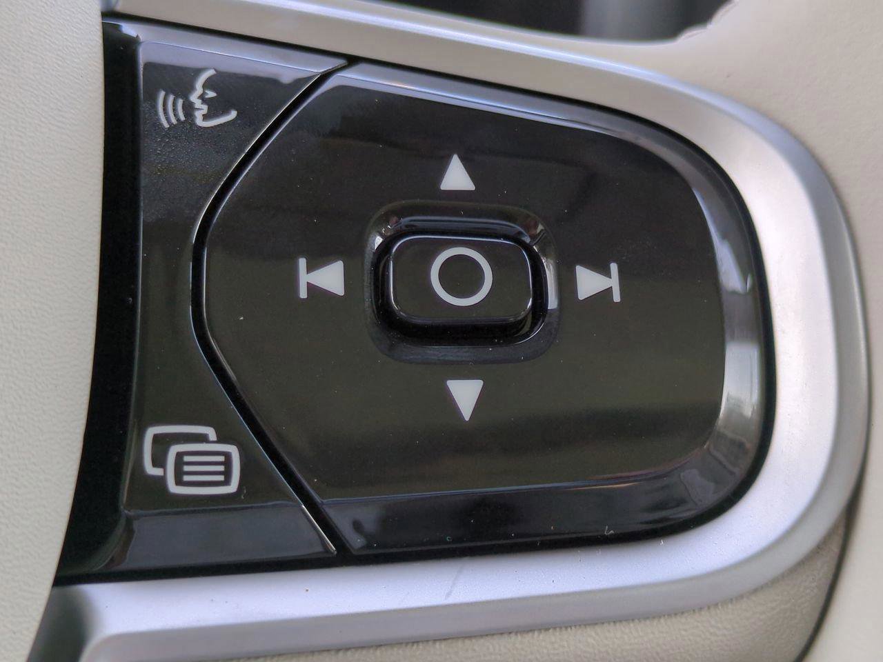 New 2026 Volvo XC60 B5 Ultra w/ Climate Package image 25