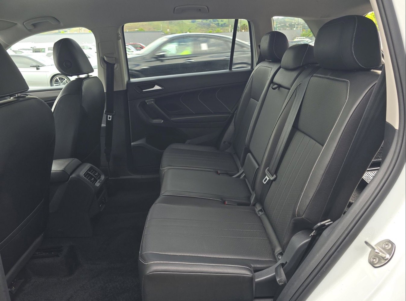 Used 2024 Volkswagen Tiguan SE AWD/4WD image 8