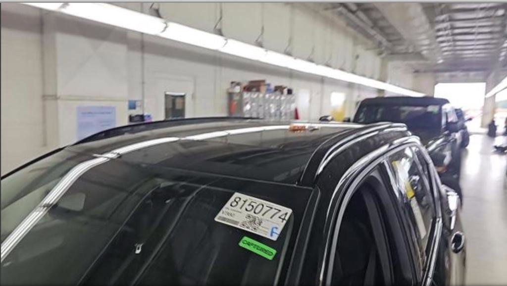 Used 2025 Volvo XC40 B5 Plus image 23