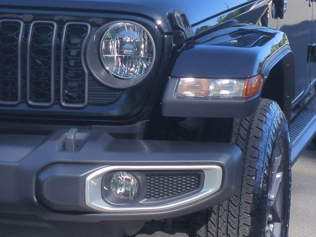 Used 2024 Jeep Gladiator Sport AWD/4WD image 17