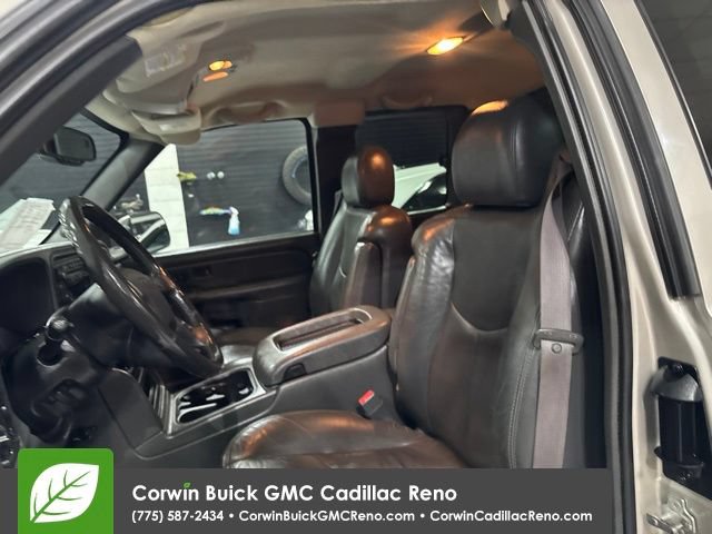 Used 2004 GMC Sierra 2500 SLT w/ Heavy-Duty Power Package AWD/4WD image 11