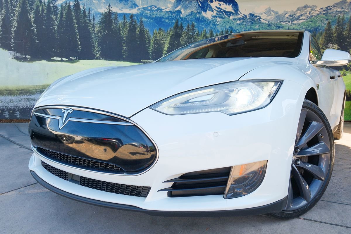 Used 2015 Tesla Model S 70 RWD image 8