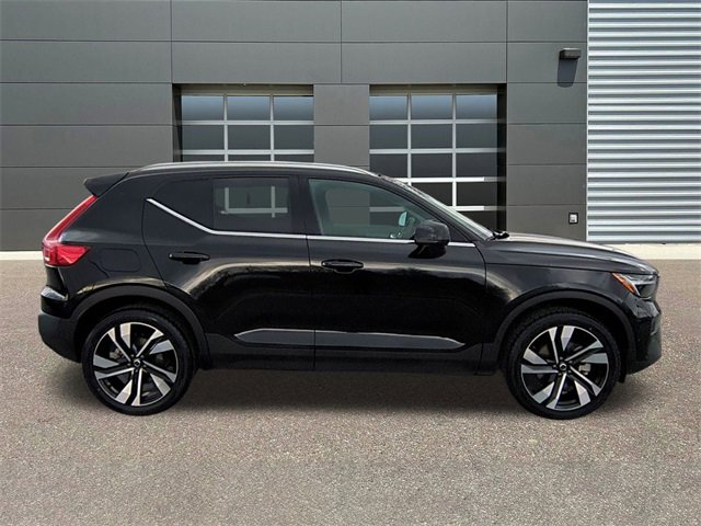 Used 2025 Volvo XC40 B5 Plus image 8