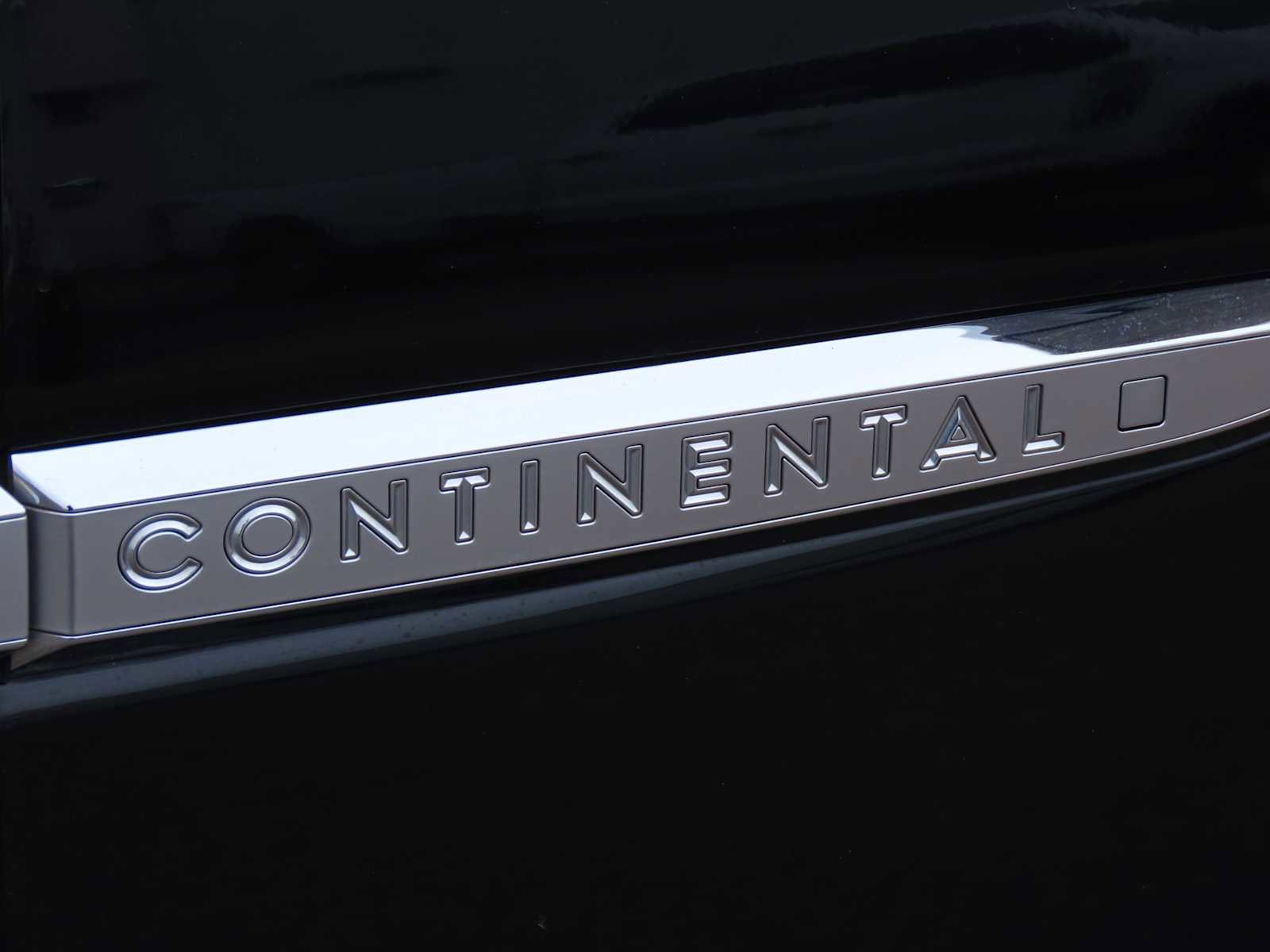 Used 2019 Lincoln Continental Select image 11