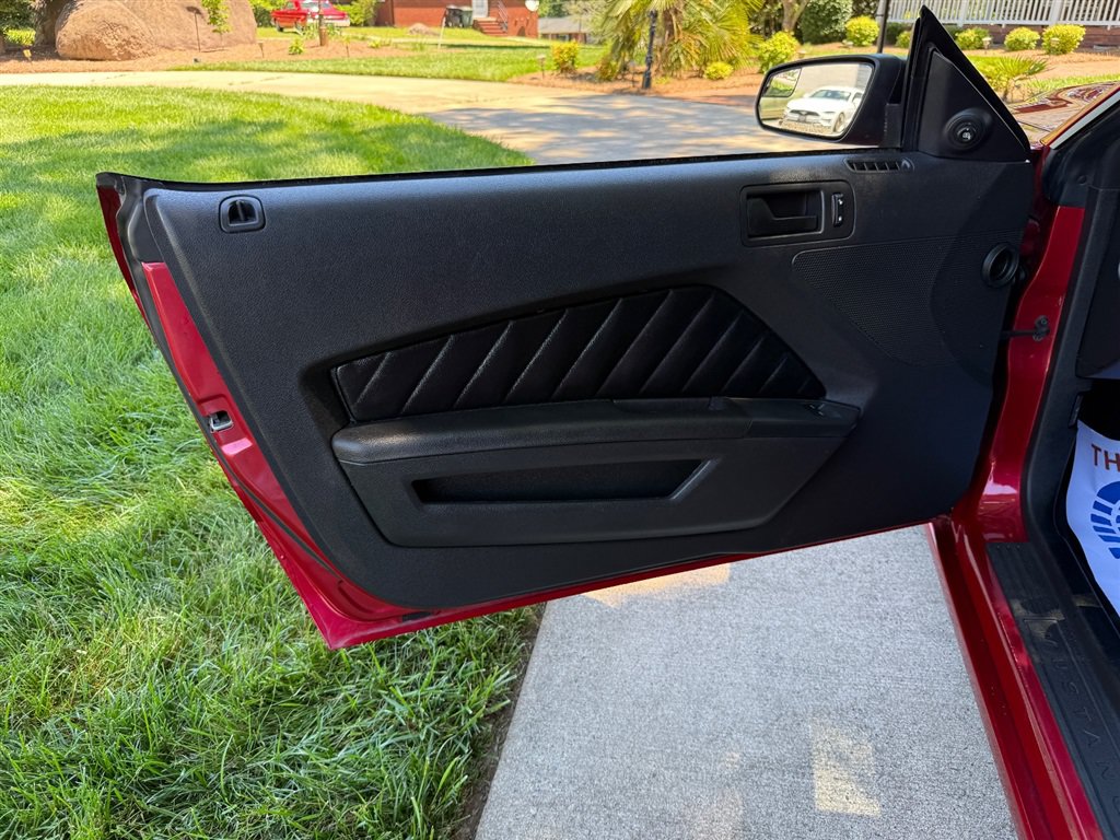Used 2013 Ford Mustang Coupe RWD image 46