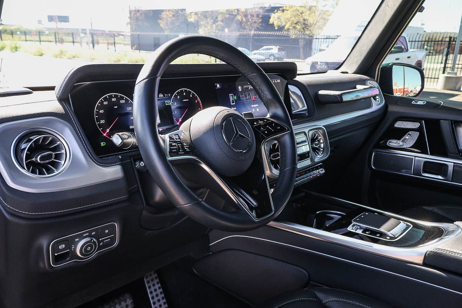 Used 2025 Mercedes-Benz G 550 image 34