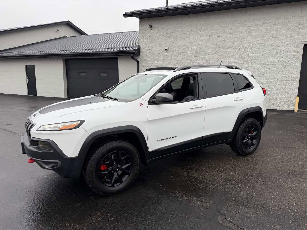 Used 2016 Jeep Cherokee Trailhawk w/ Comfort/Convenience Group image 2