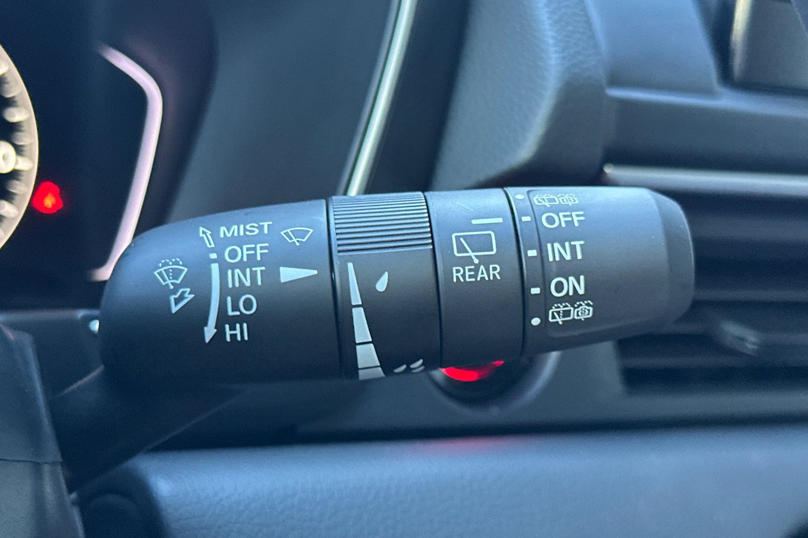 Used 2025 Honda Pilot EX-L image 32