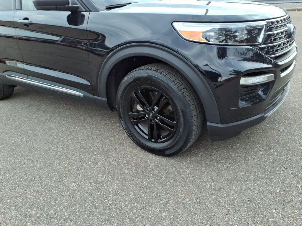 Used 2023 Ford Explorer XLT w/ Equipment Group 202A image 5
