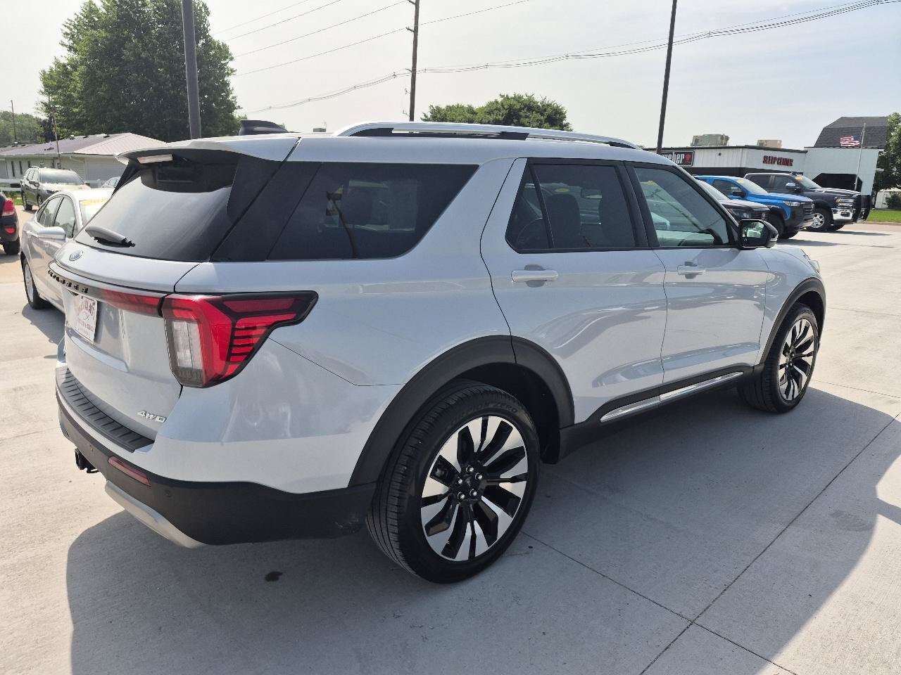 Used 2025 Ford Explorer Platinum w/ LUX Leather Package AWD/4WD image 6