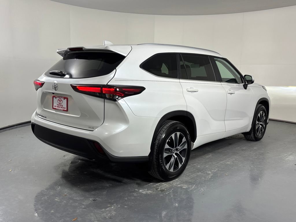Certified 2025 Toyota Highlander XLE image 6