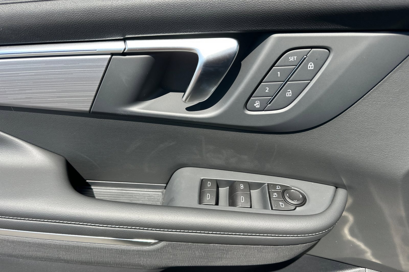 New 2025 Buick Enclave Preferred w/ Power Package image 9