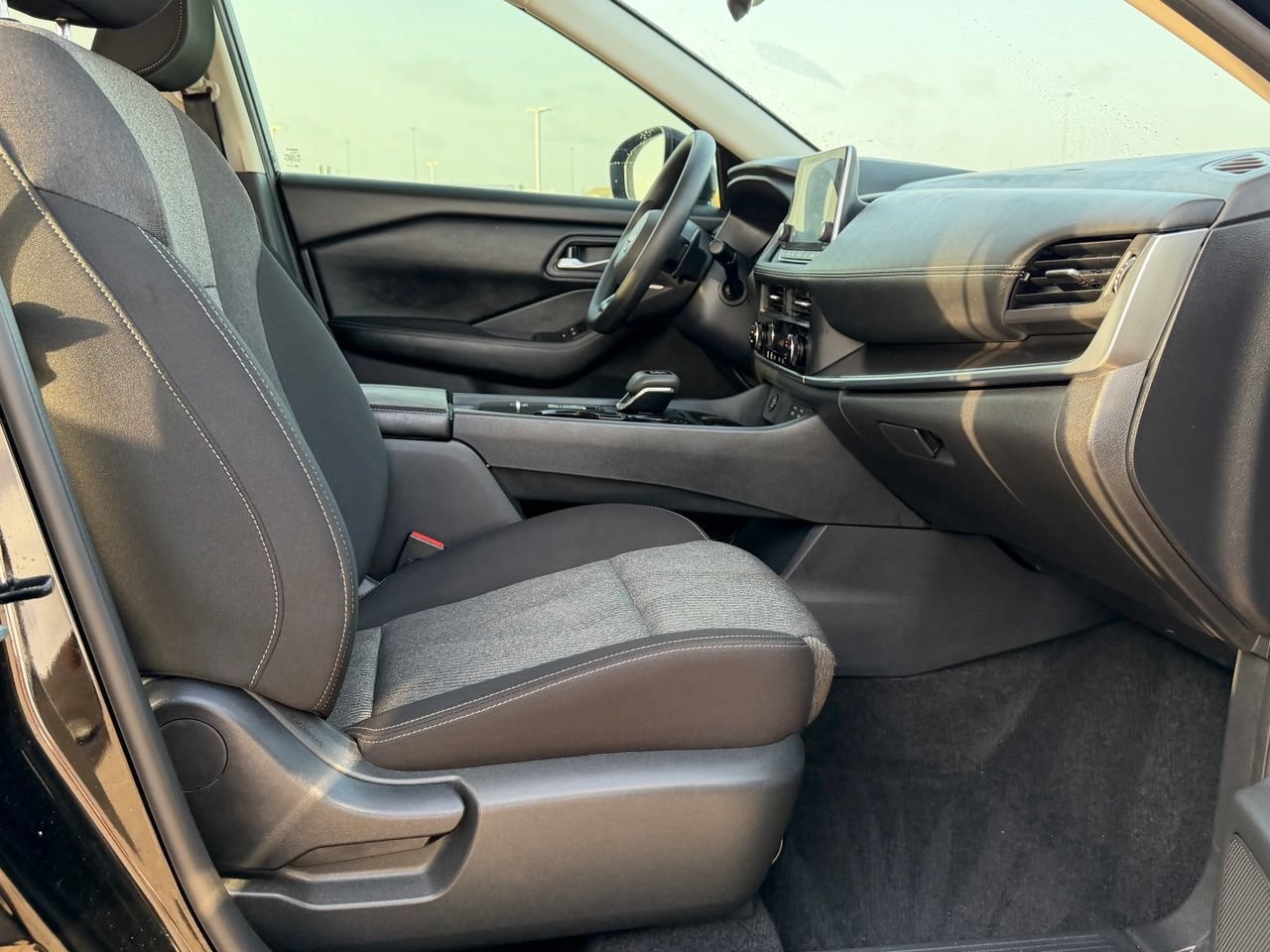 Certified 2024 Nissan Rogue SV FWD image 37