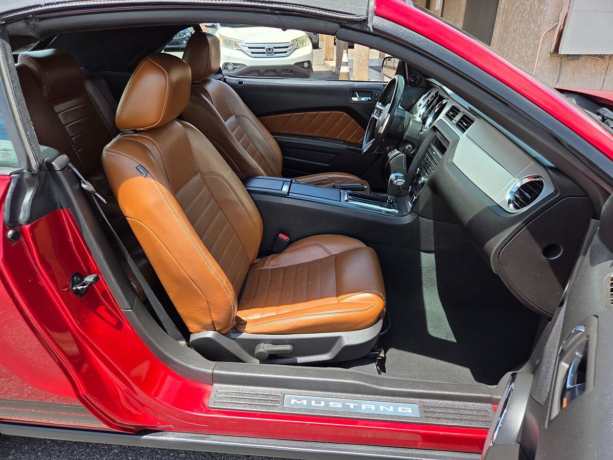Used 2010 Ford Mustang Premium RWD image 29