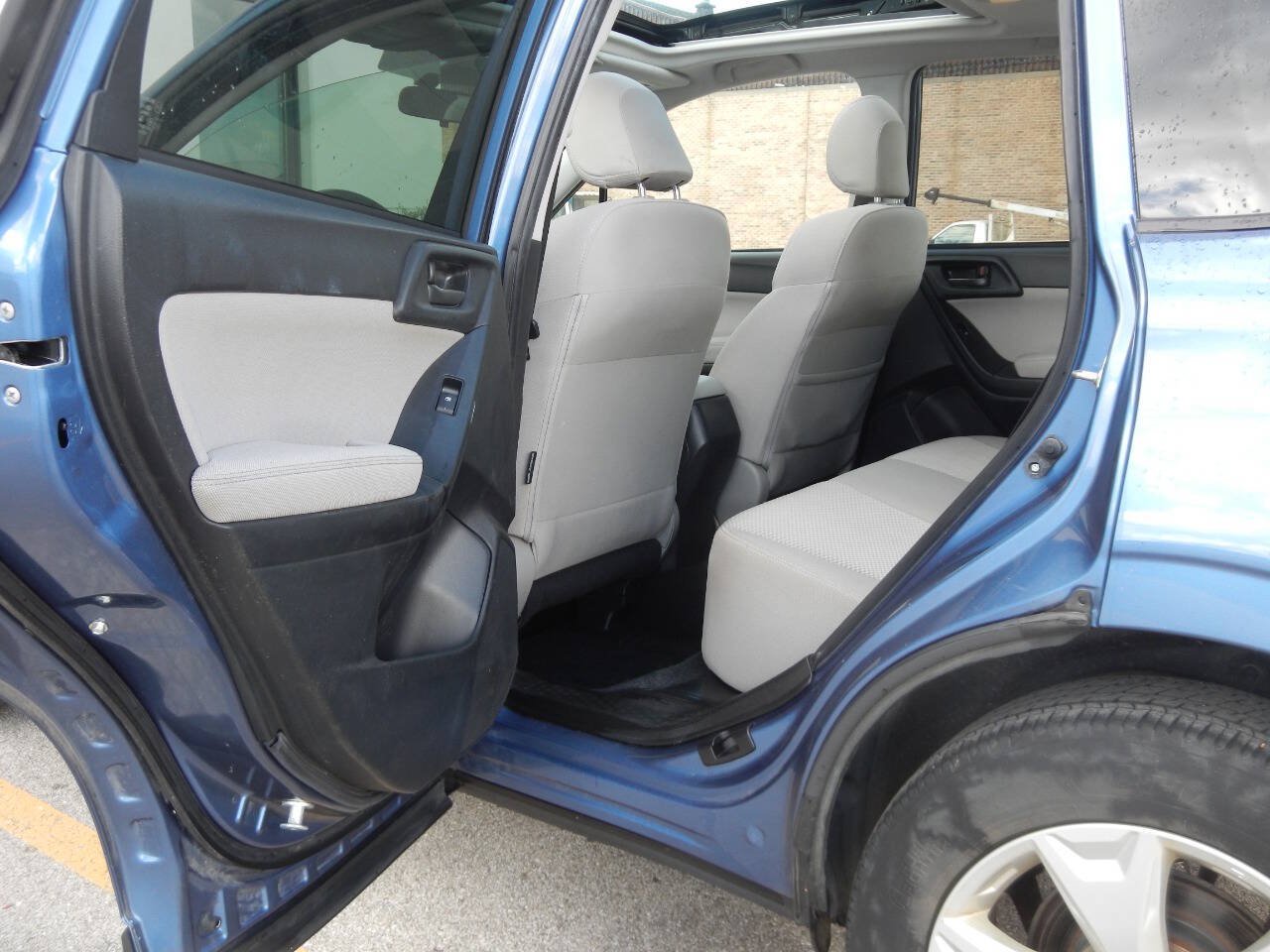 Used 2015 Subaru Forester 2.5i Premium AWD/4WD image 28