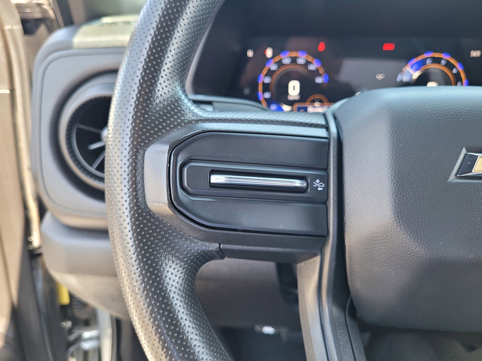 Used 2024 Chevrolet Colorado W/T RWD image 21