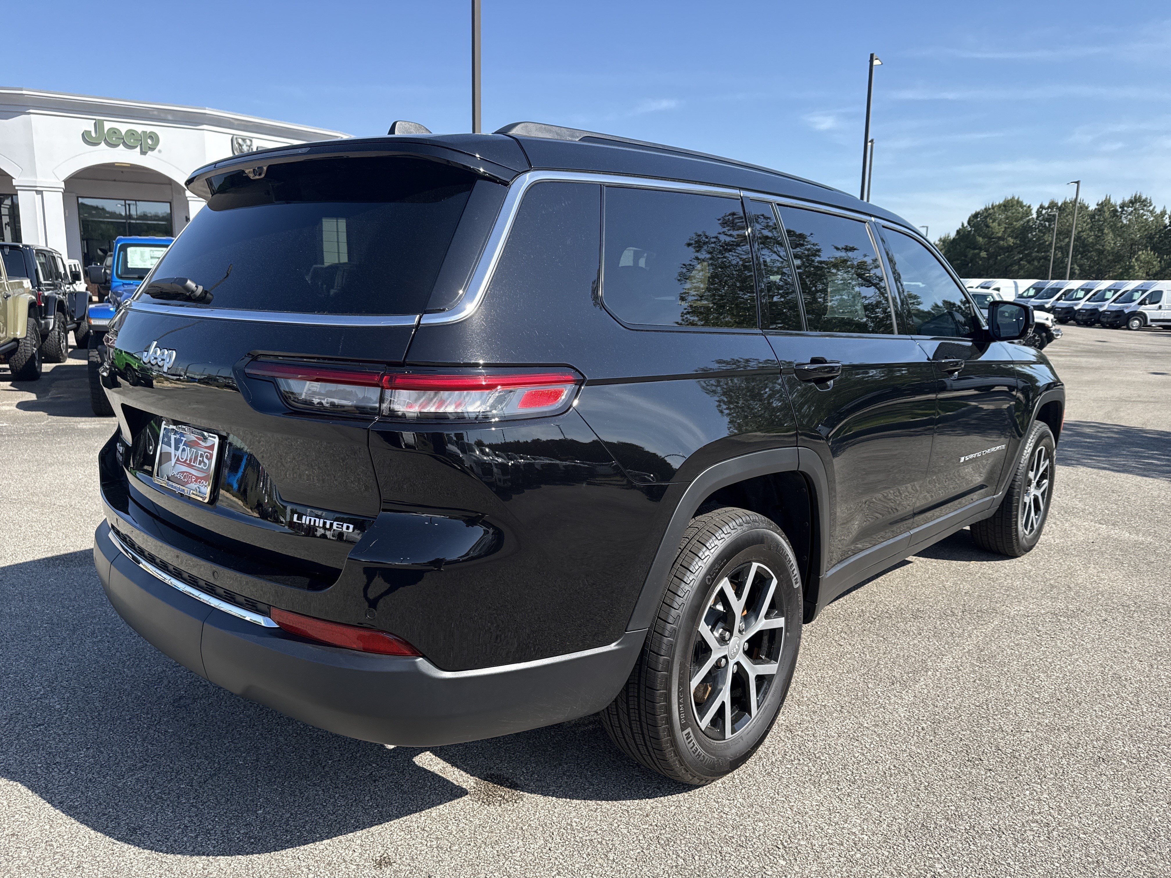 New 2025 Jeep Grand Cherokee L Limited w/ Luxury Tech Group II AWD/4WD image 7
