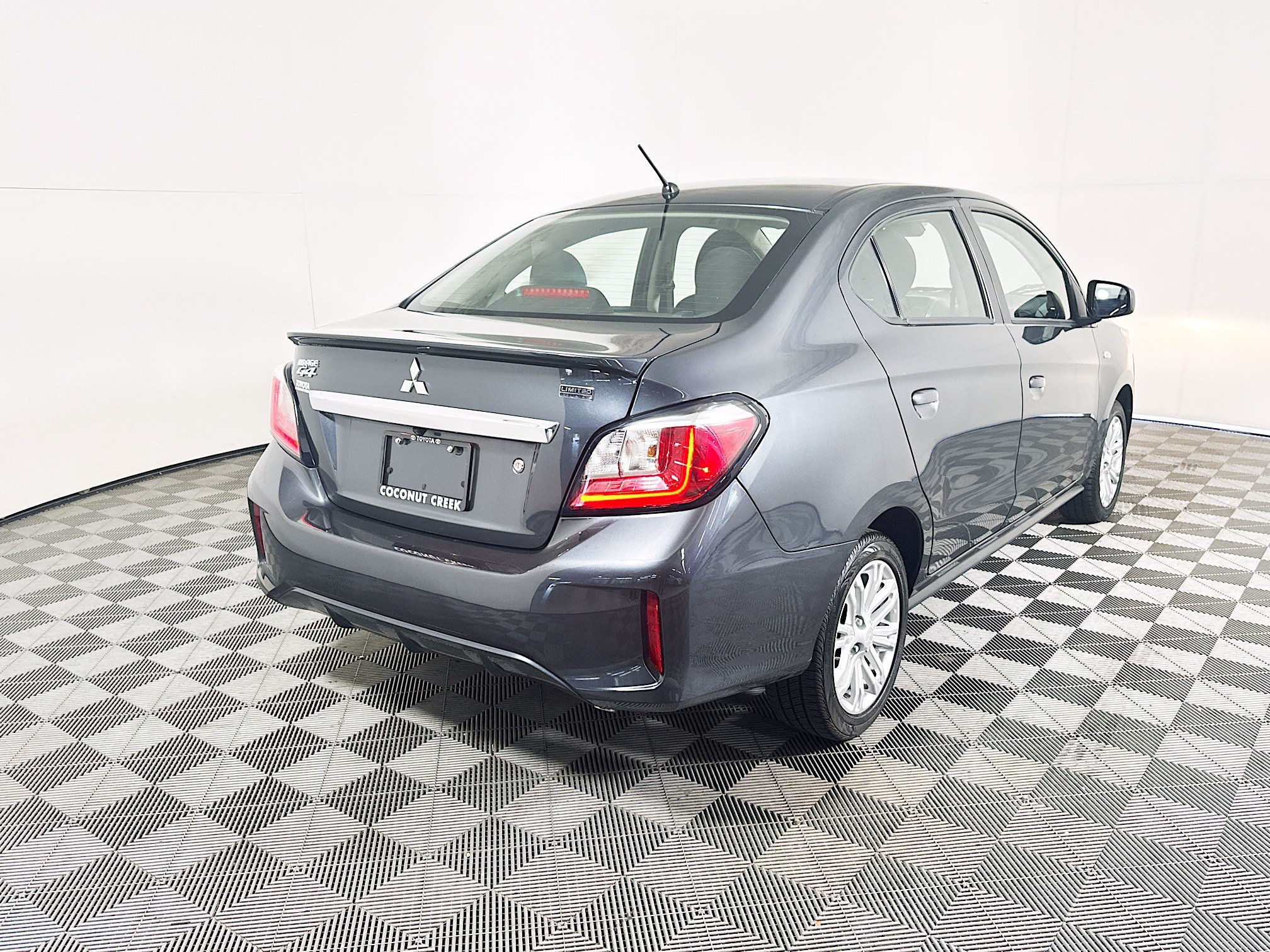 Used 2024 Mitsubishi Mirage G4 ES FWD image 3