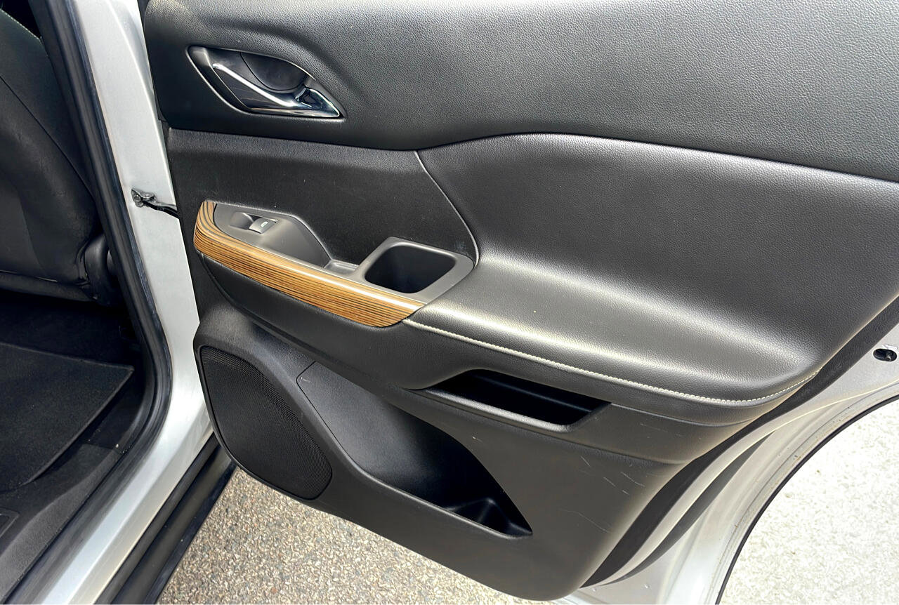 Used 2018 GMC Acadia SLE image 32