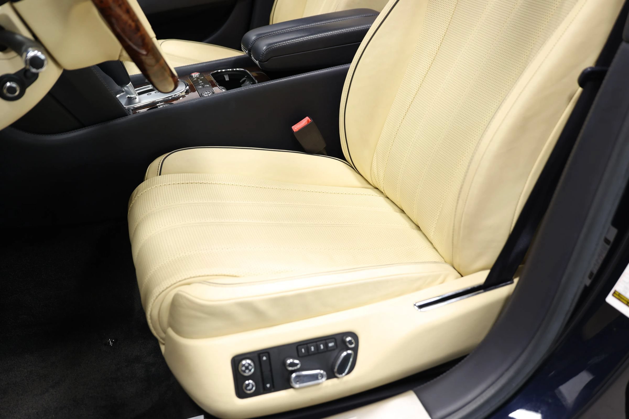 Used 2015 Bentley Flying Spur V8 AWD/4WD image 20