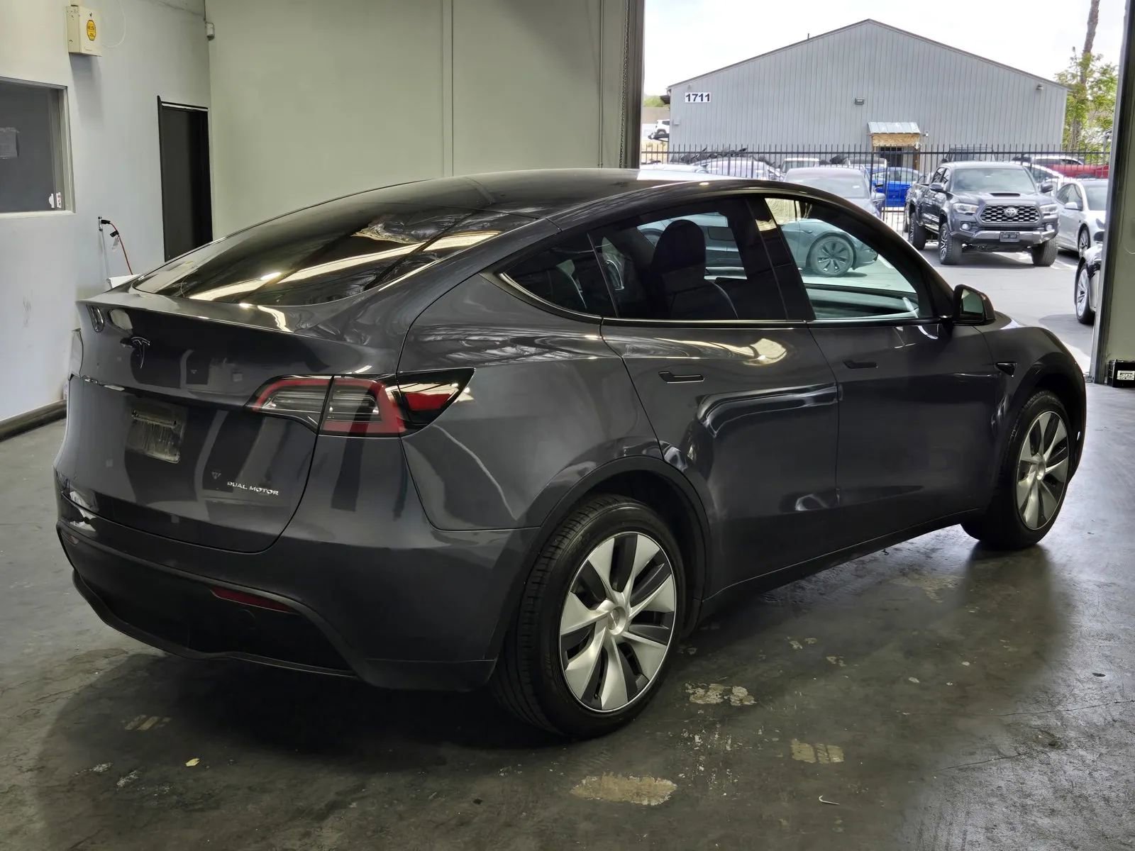 Used 2023 Tesla Model Y AWD image 4