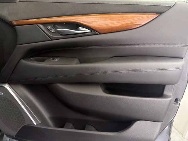 Used 2017 Cadillac Escalade Premium Luxury RWD image 22