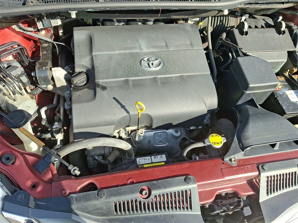 Used 2014 Toyota Sienna XLE image 27