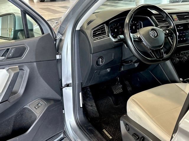 Used 2019 Volkswagen Tiguan SEL FWD image 12
