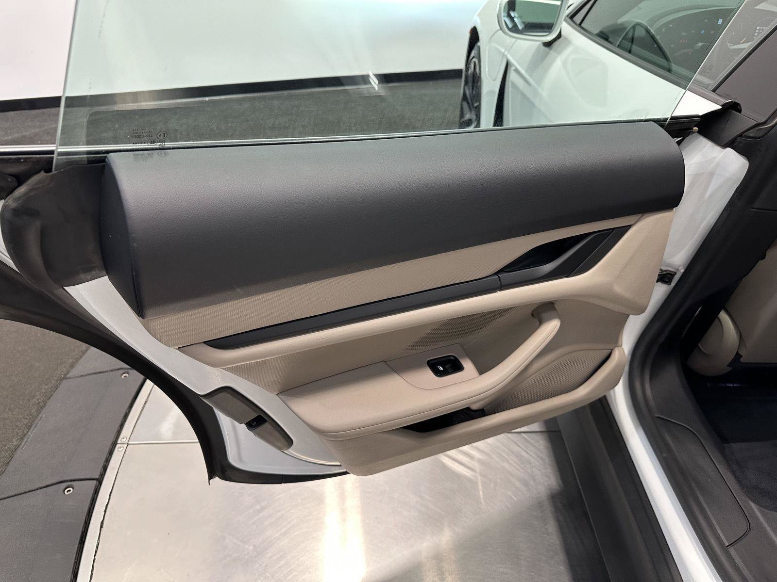 Used 2021 Porsche Taycan RWD image 29