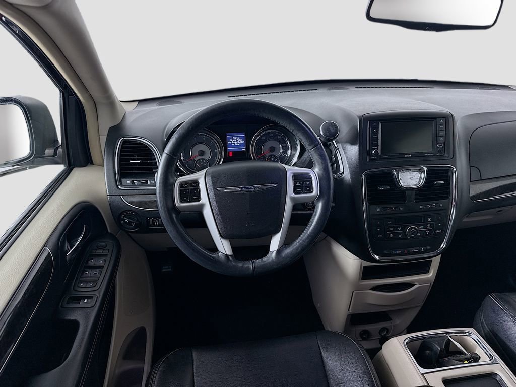 Used 2014 Chrysler Town & Country Touring-L w/ Driver Convenience Group FWD image 15