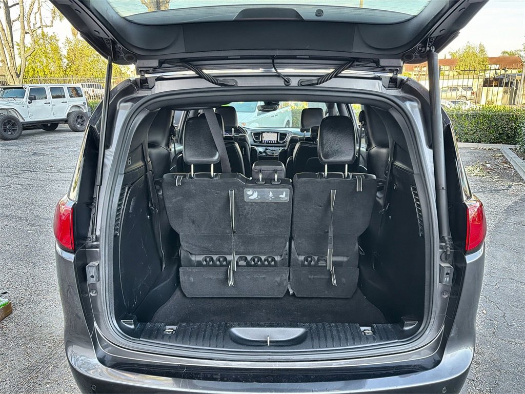 Used 2020 Chrysler Pacifica Touring-L Plus w/ Advanced Safetytec Group image 20