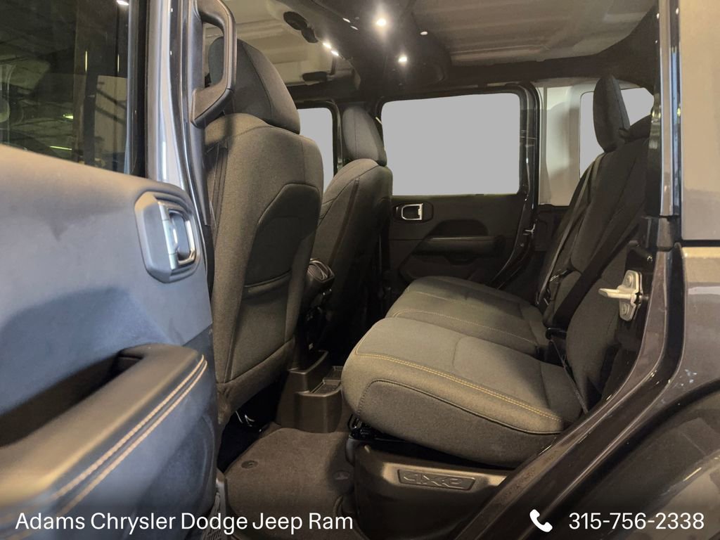 Used 2025 Jeep Wrangler Unlimited Sahara image 9