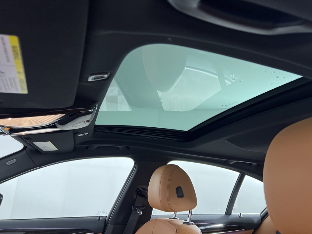 Used 2023 BMW 540i xDrive w/ Premium Package image 15