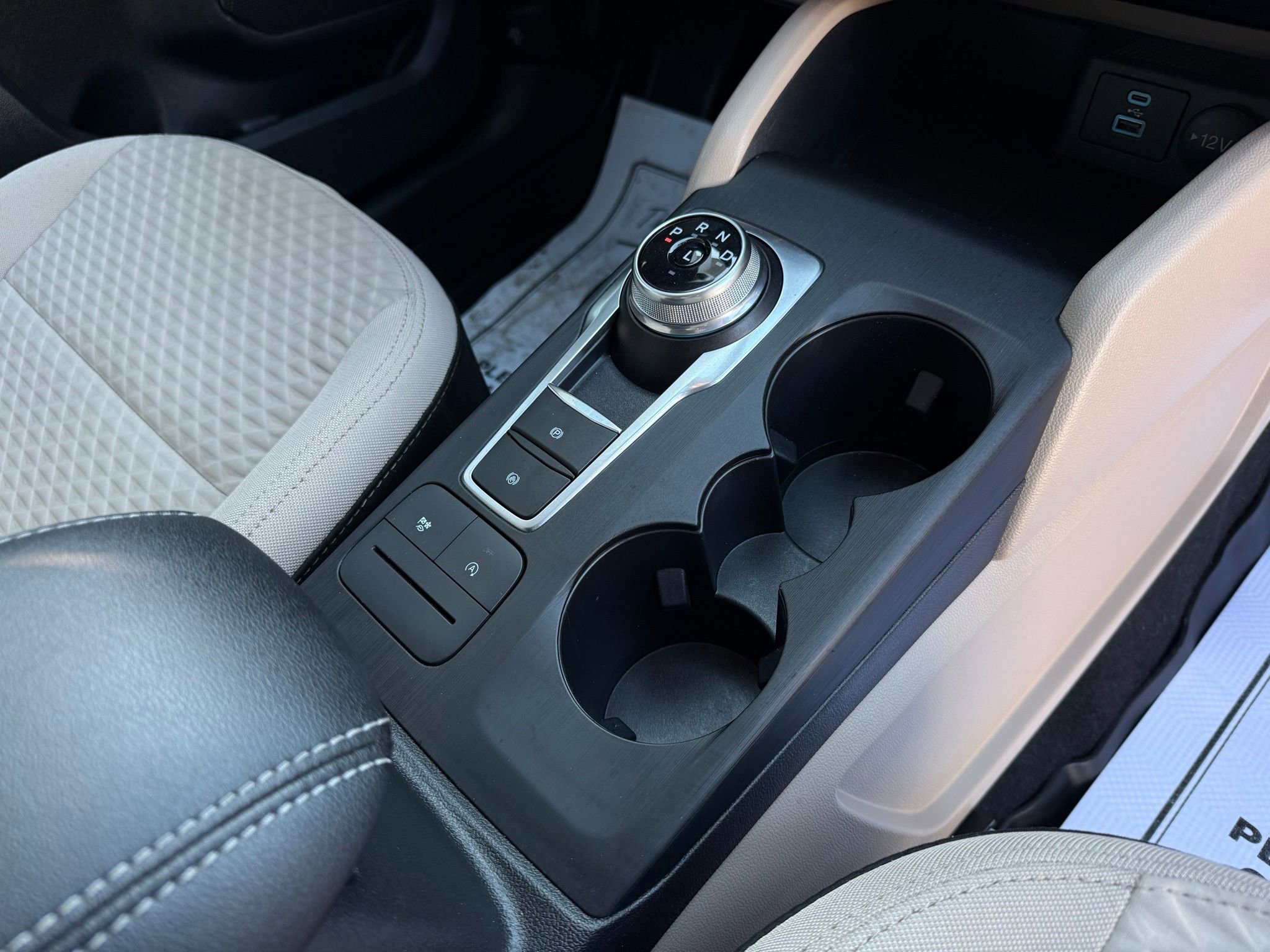 Used 2022 Ford Escape SE image 24