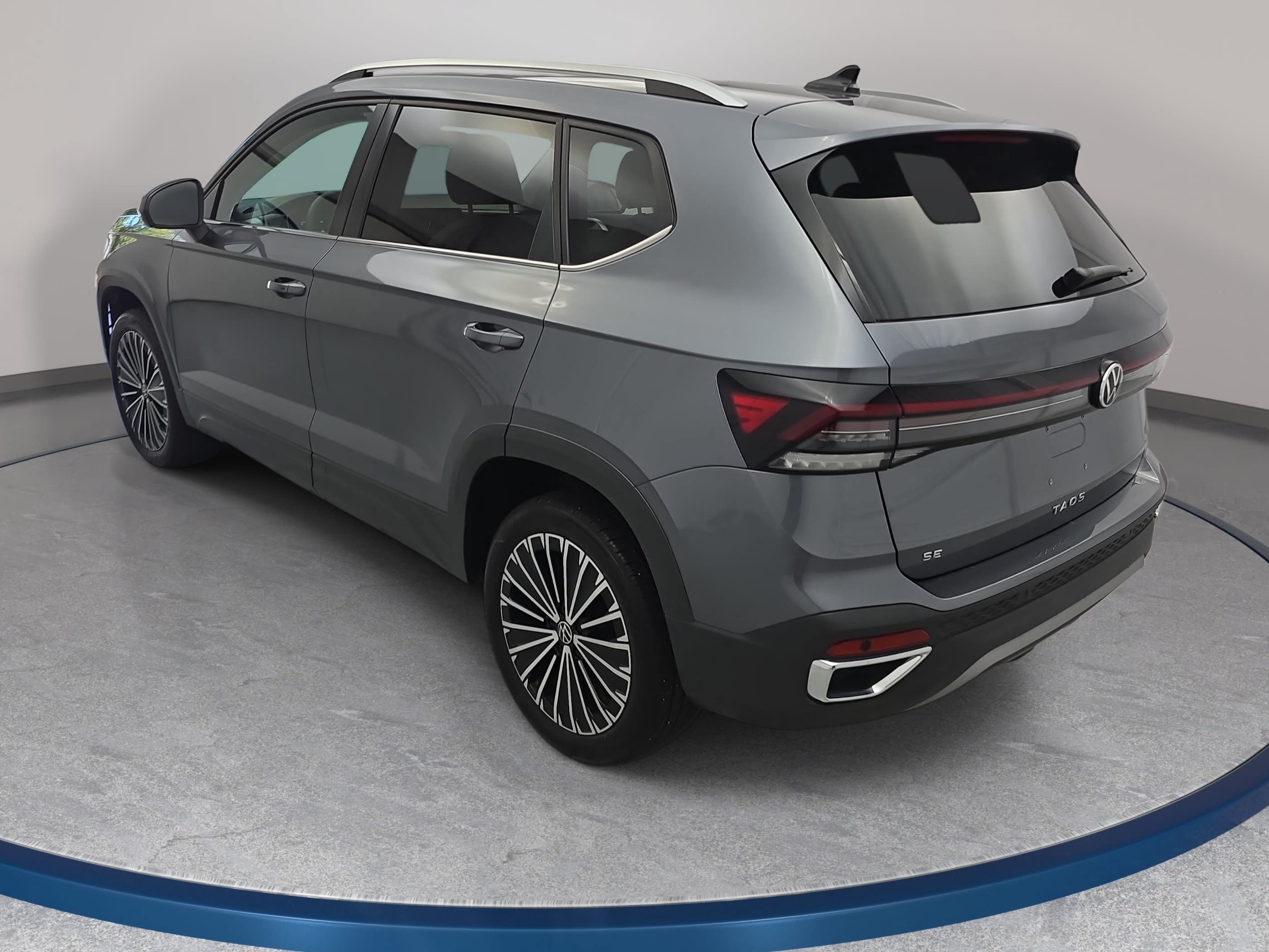Certified 2025 Volkswagen Taos SE FWD image 7