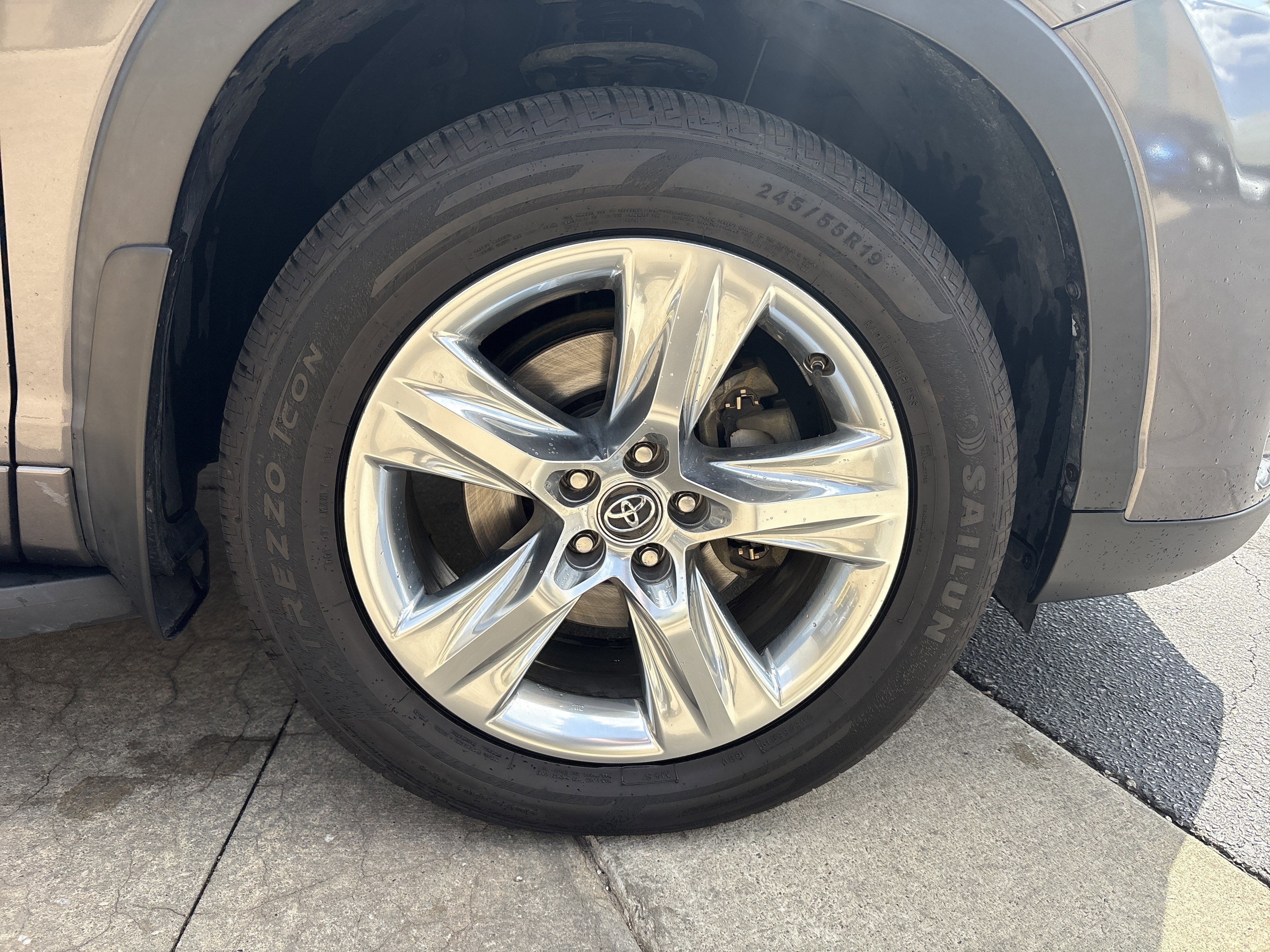 Used 2017 Toyota Highlander Limited AWD/4WD image 13