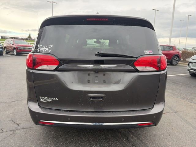 Used 2017 Chrysler Pacifica Touring-L image 4
