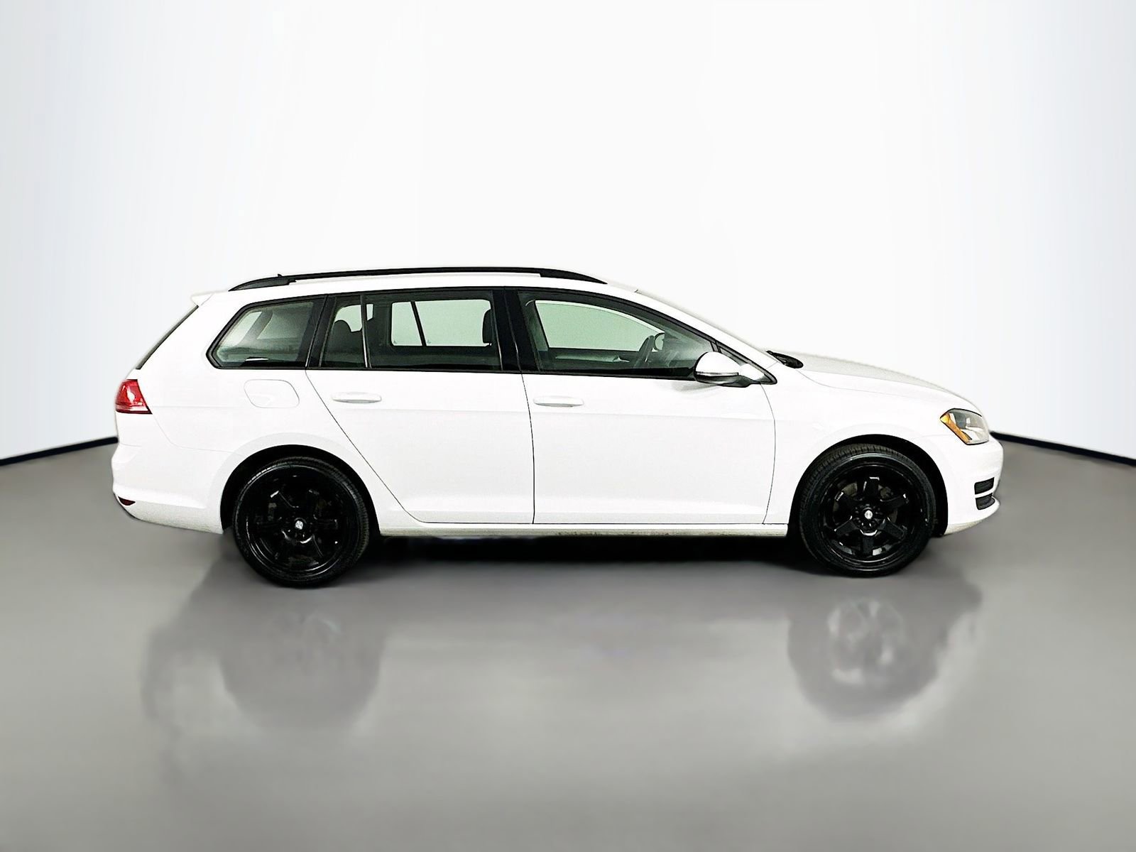 Used 2016 Volkswagen Golf S FWD image 8
