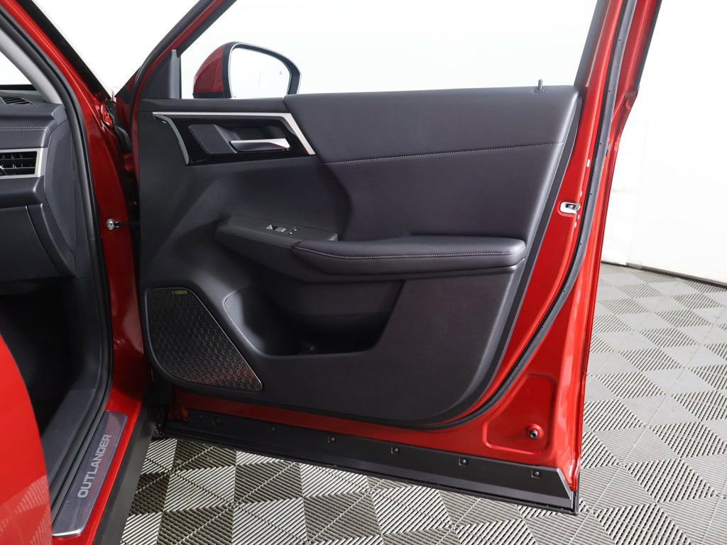 New 2026 Mitsubishi Outlander SE image 29