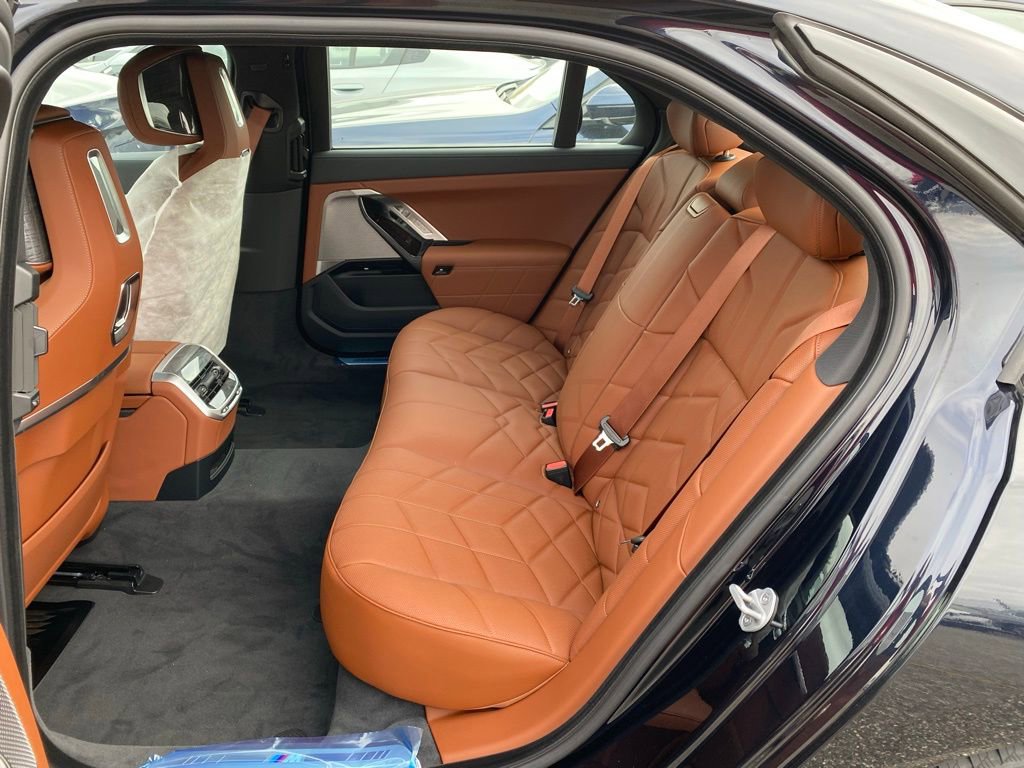 New 2026 BMW 750e xDrive image 9