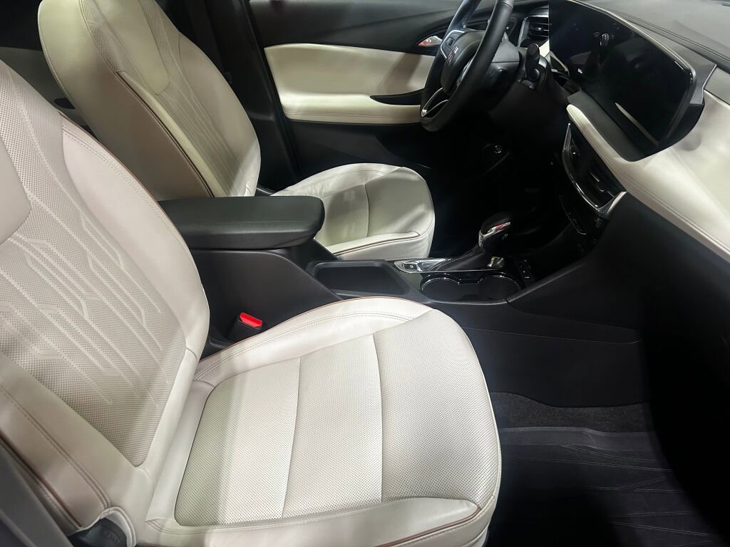 Used 2025 Buick Encore GX Avenir w/ Avenir Convenience Package image 26