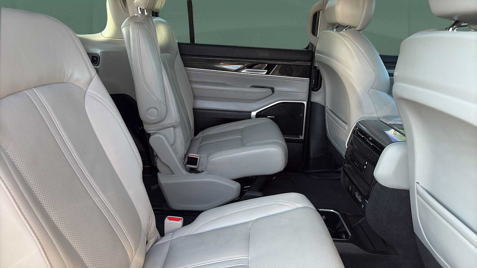 Used 2022 Jeep Wagoneer Series III w/ Flexible Seating Group AWD/4WD image 27