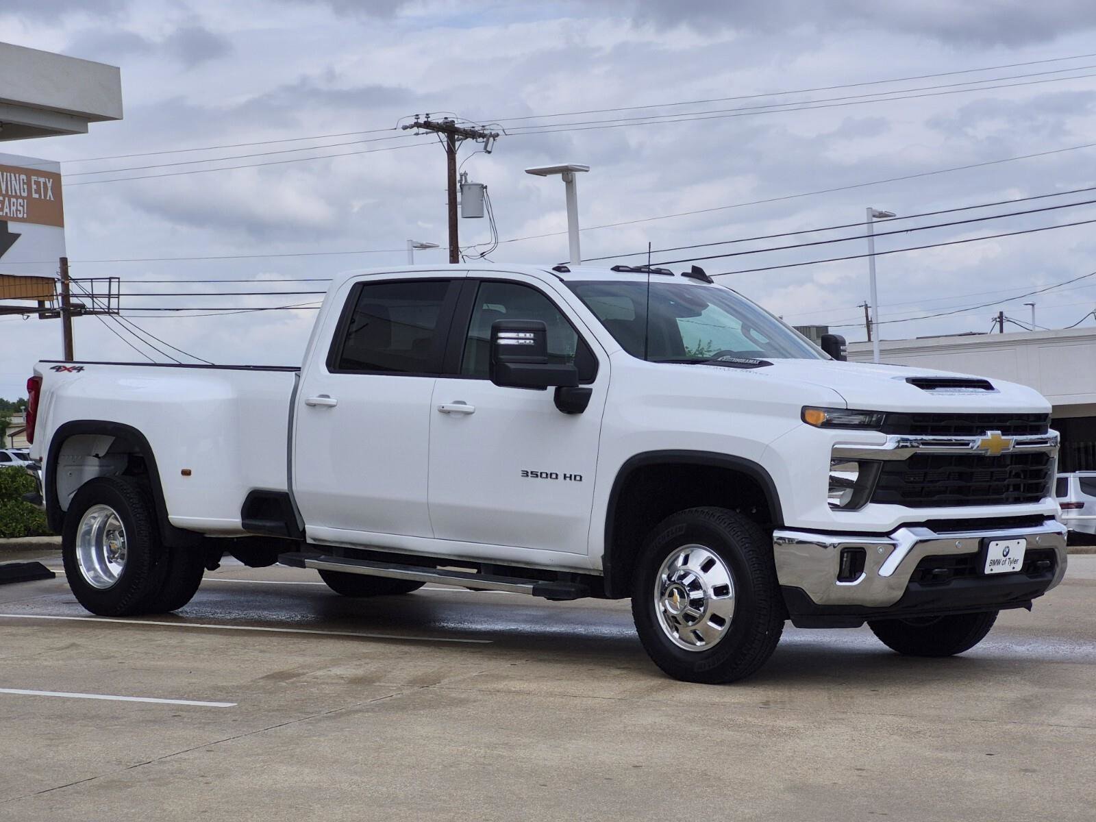 Used 2025 Chevrolet Silverado 3500 LT w/ Safety Package AWD/4WD image 3
