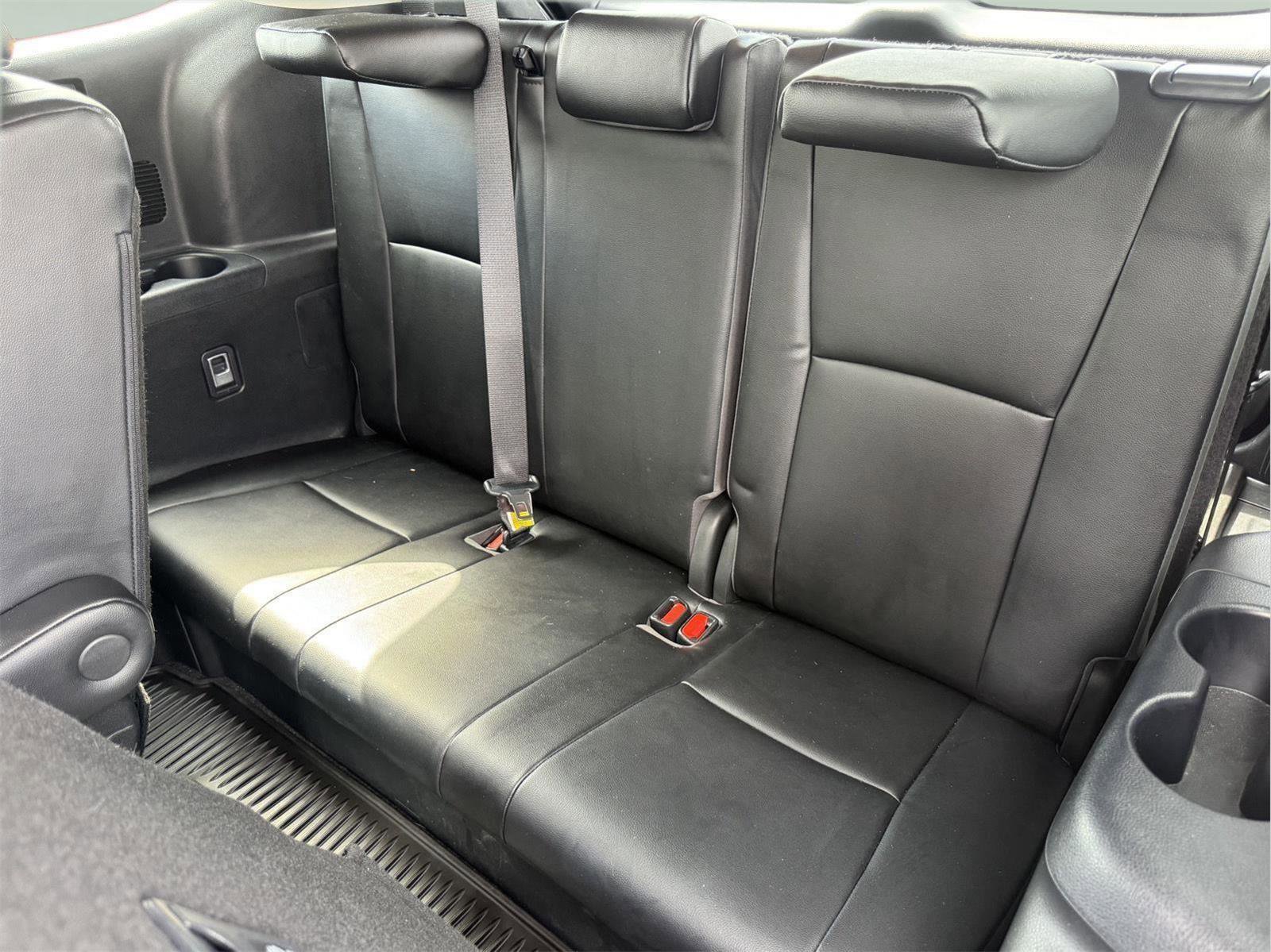 Used 2023 Toyota Highlander XLE AWD/4WD image 12