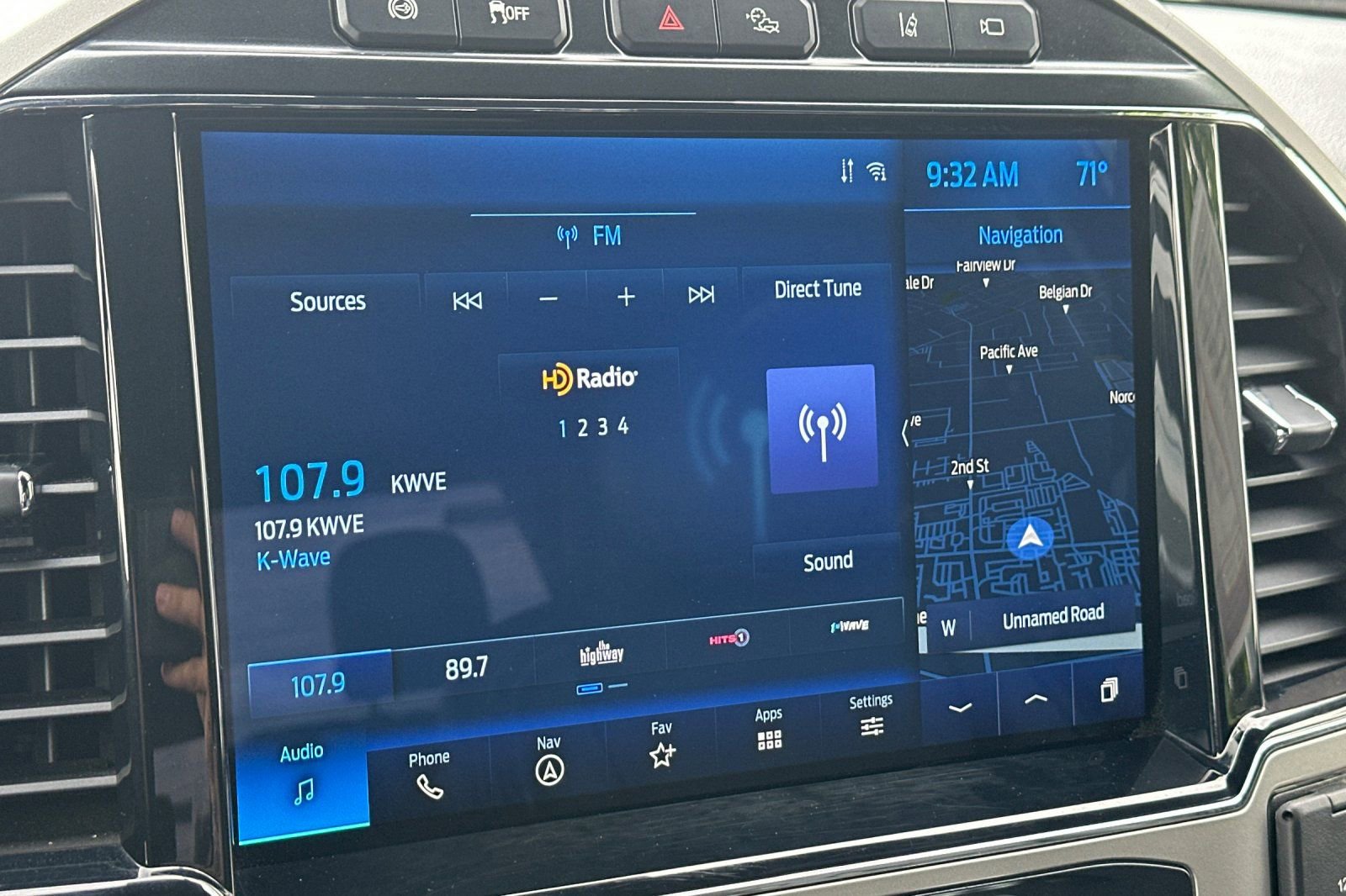 Used 2022 Ford F250 Lariat w/ Tremor Off-Road Package image 17